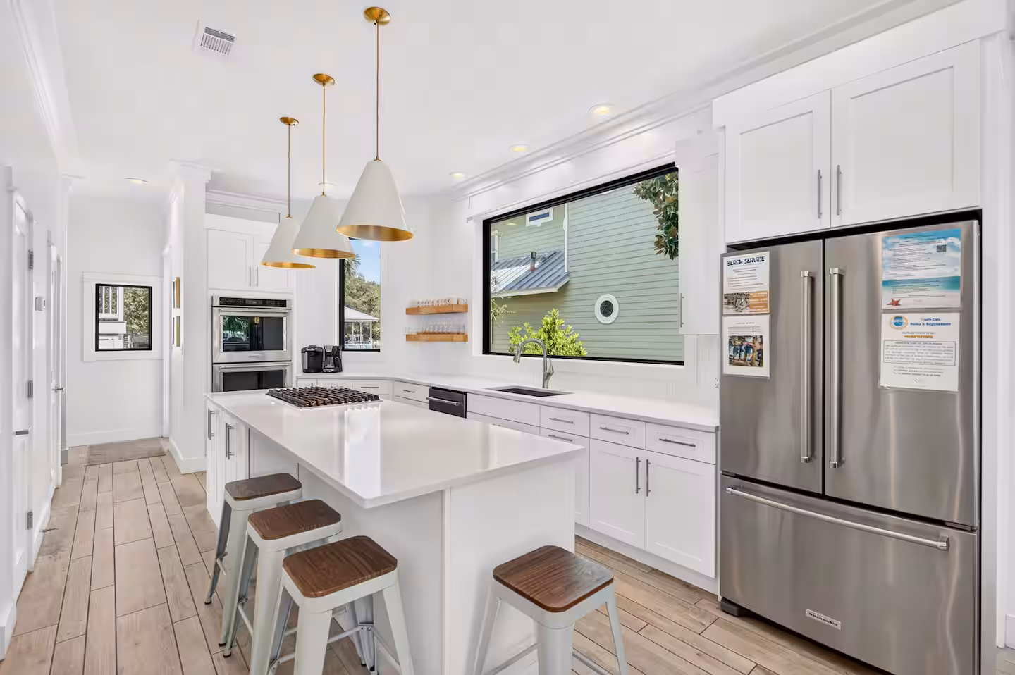Kitchen and breakfast bar